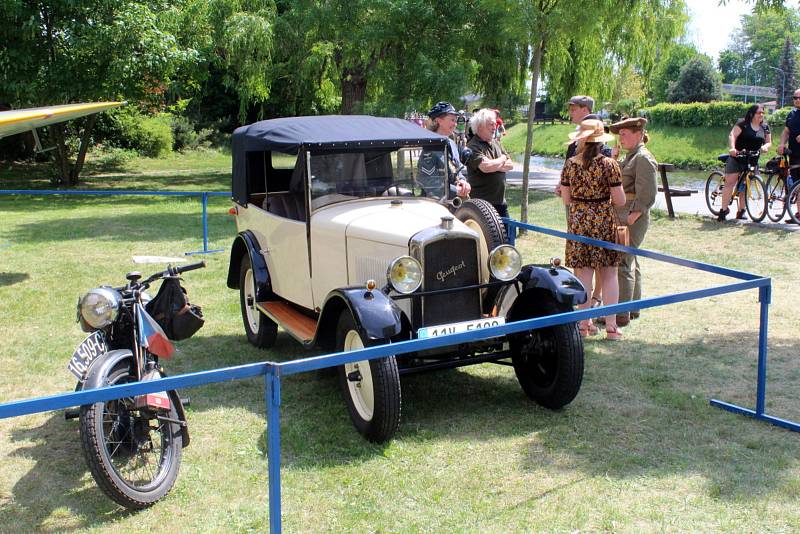 Členové vojenských klubů se ve spolupráci s poděbradskou radnicí rozhodli připomenout 80. výročí od spáchání atentátu na říšského protektora Reinharda Heydricha.