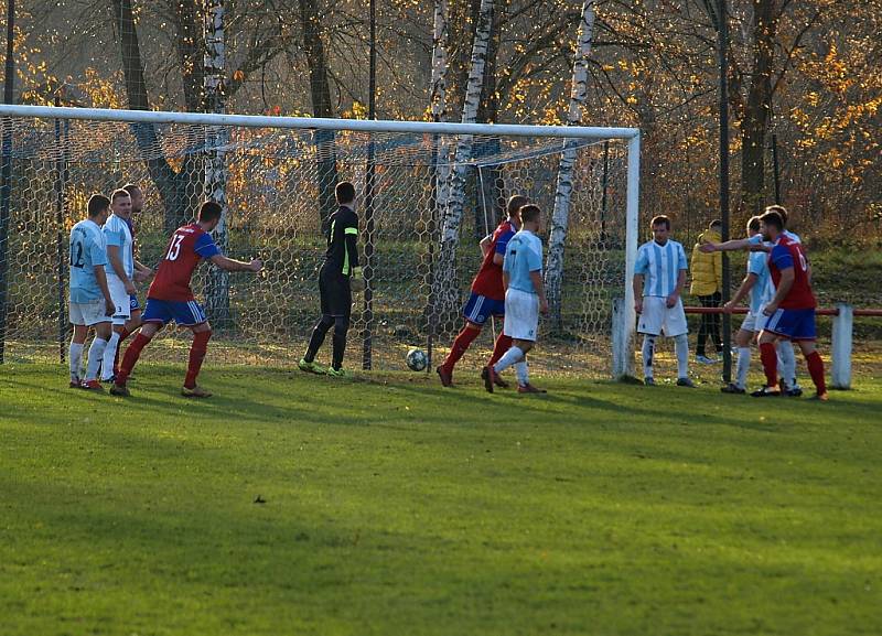 Z fotbalového utkání I.B třídy Městec Králové - Býchory (3:1)