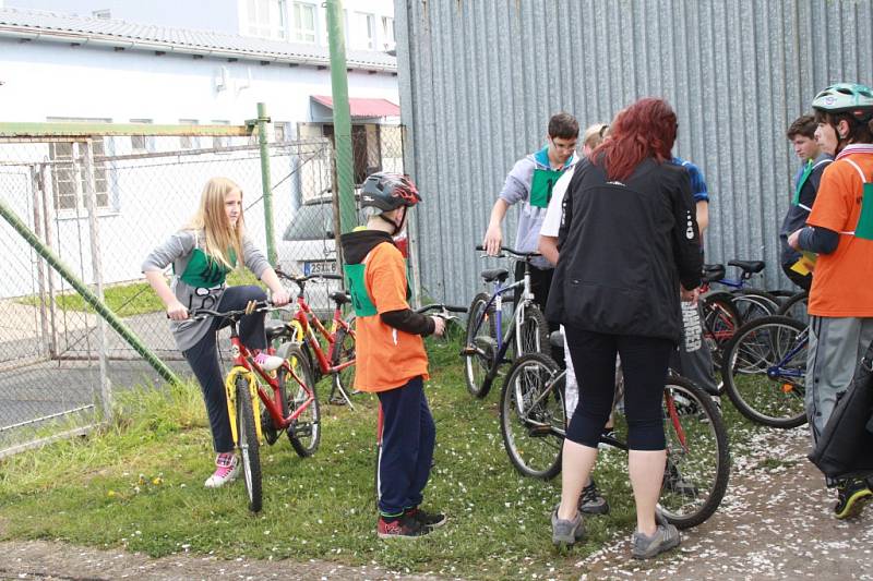 Cyklistická soutěž na dopravním hřišti v Nymburce.