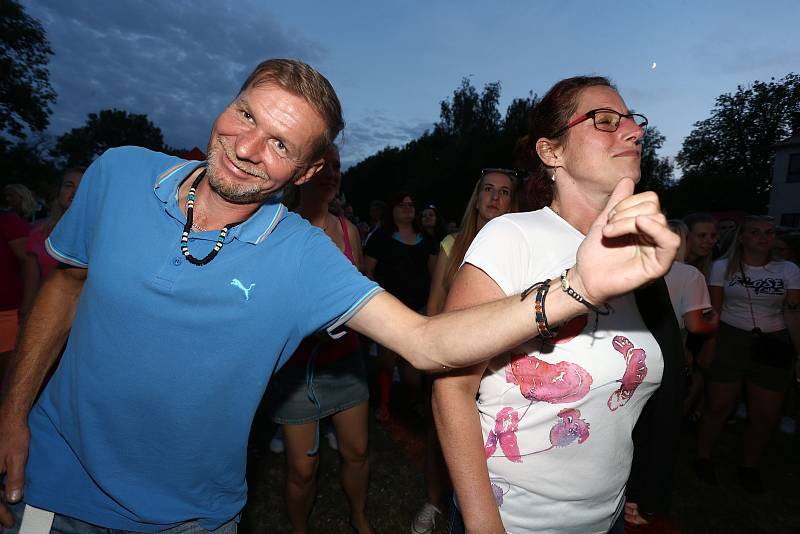 Koncert kapely UDG v Kostomlatech na Nymbursku.