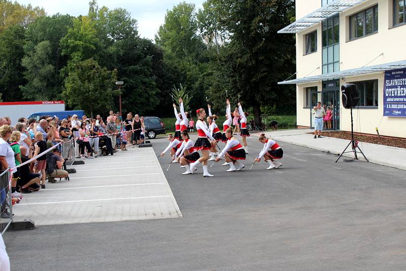 Ze slavnostního otevření sportovní haly v Poděbradech.