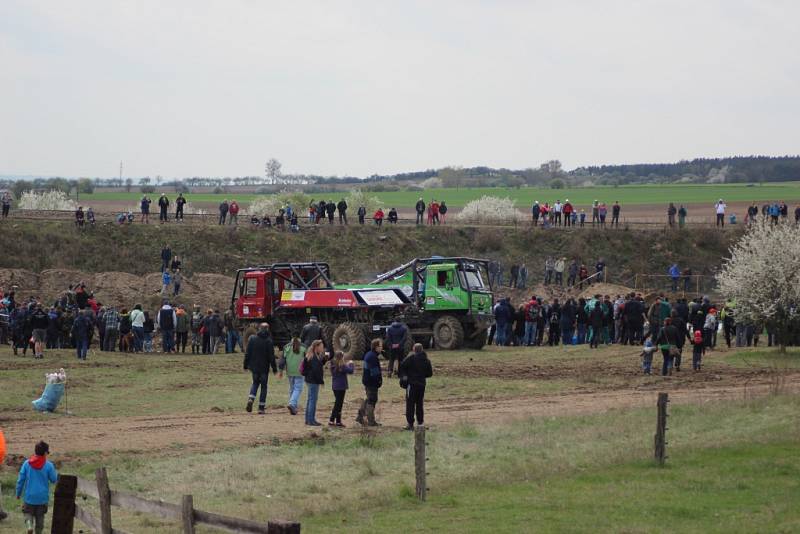 Ze závodů trucktrialů v Milovicích