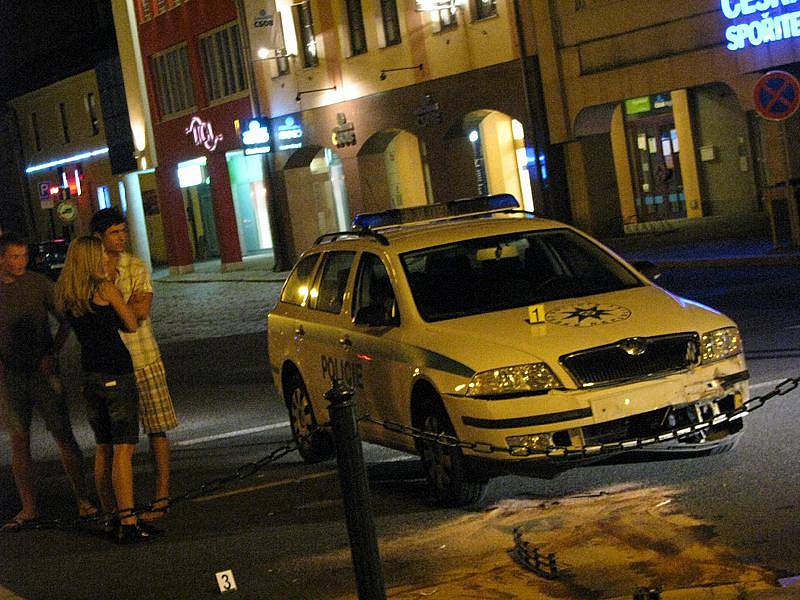 Policisté bourali před půlnocí na nymburském náměstí