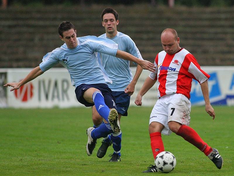 Z utkání I.A třídy Poděbrady - Bakov (1:1).