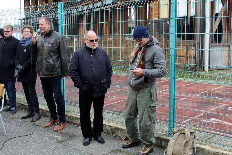 Studenti nymburského gymnázia si před dvěma lety připomněli 30. výročí Sametové revoluce velkou výstavou a řadou doprovodných akcí.