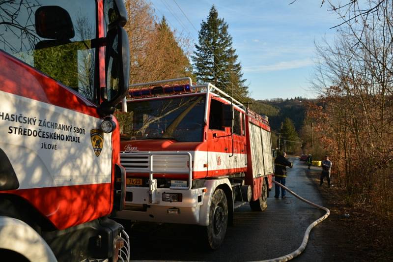 Hasiči likvidovali požár garáže v obci Luka pod Medníkem.