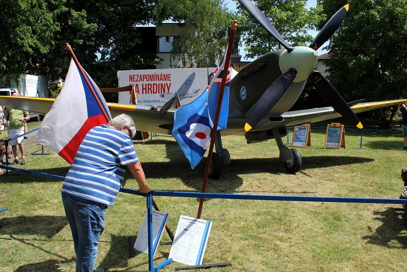 Členové vojenských klubů se ve spolupráci s Členové vojenských klubů se ve spolupráci s poděbradskou radnicí rozhodli připomenout 80. výročí od spáchání atentátu na říšského protektora Reinharda Heydricha.