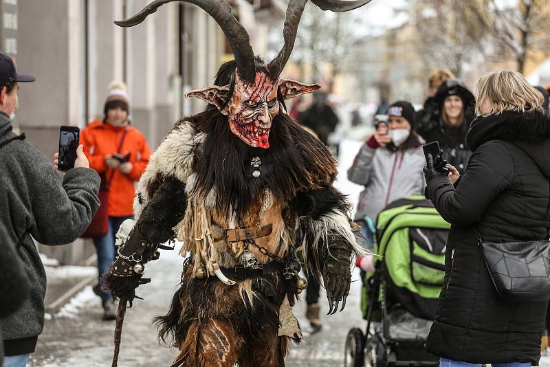 Krampus čerti v Lysé nad Labem v sobotu 4. prosince 2021.