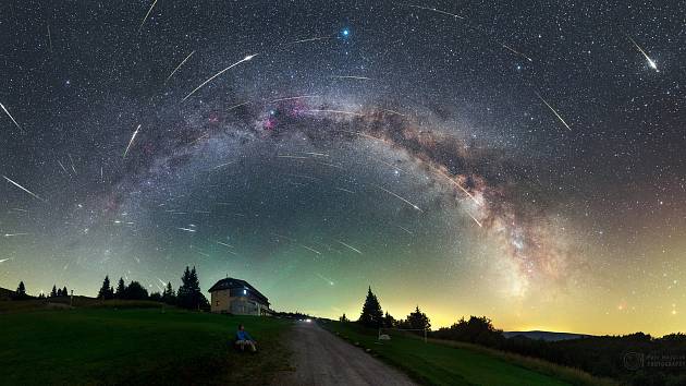 Pozorování každoročního srpnového meteorického roje Perseid. Ilustrační foto