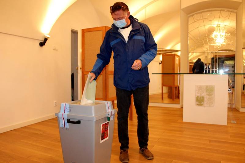 Z hlasování v Lysé nad Labem.