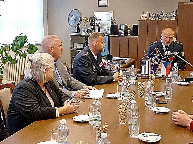 Zástupci jiřické věznice měli možnost přivítat šestičlennou delegaci texaských kolegů, představitelů Odboru trestní justice státu Texas a Sam Houston State University v Huntsvillu.