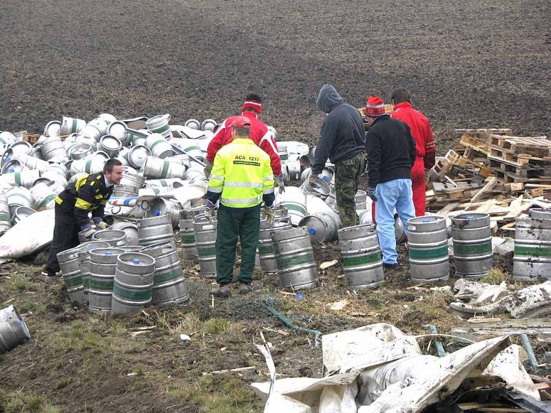 Sudy plzeňského se válely v pátek před polednem u dálnice za Žehuní