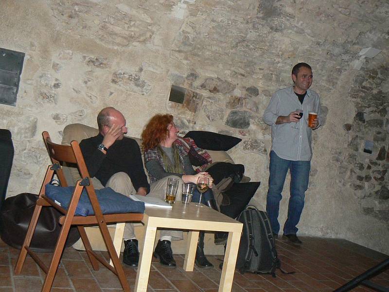 Ve středu se konal v Praze večer u příležitosti vydání literárního časopisu Reví Mítink. V něm publikují i tři básníci z Nymburska
