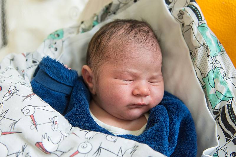 Štěpán Landfeld se narodil v nymburské porodnici 29. listopadu 2020 v 9.50 hodin s váhou 3950 g a mírou 50 cm. Do Peček pojede s maminkou Vendulou, tatínkem Petrem a bráškou Mikulášem (2,5 roku).