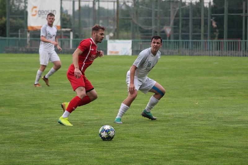 Z přípravného fotbalového utkání Velim - Polaban Nymburk