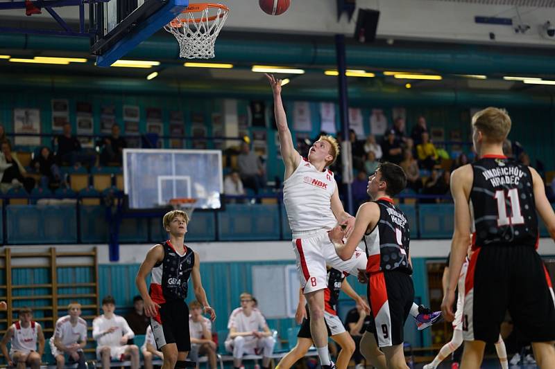 Z basketbalového utkání nadstavbové části extraligy kadetů Nymburk - Jindřichův Hradec (56:50)