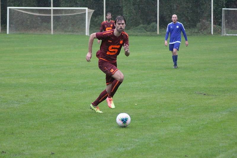 Z fotbalového utkání krajské I.A třídy Slovan Poděbrady - Záryby