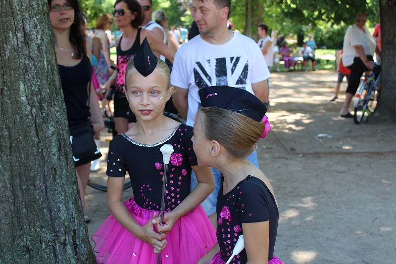 První ročník festivalu dechové hudby s názvem Hudbou k srdcím se konal na poděbradské kolonádě.