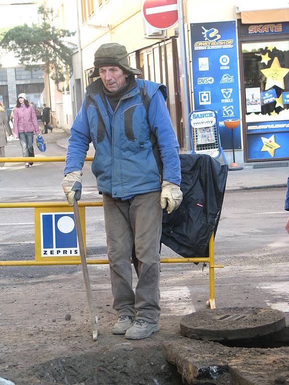 Firma položí vodovod v ulici Na Dláždění 