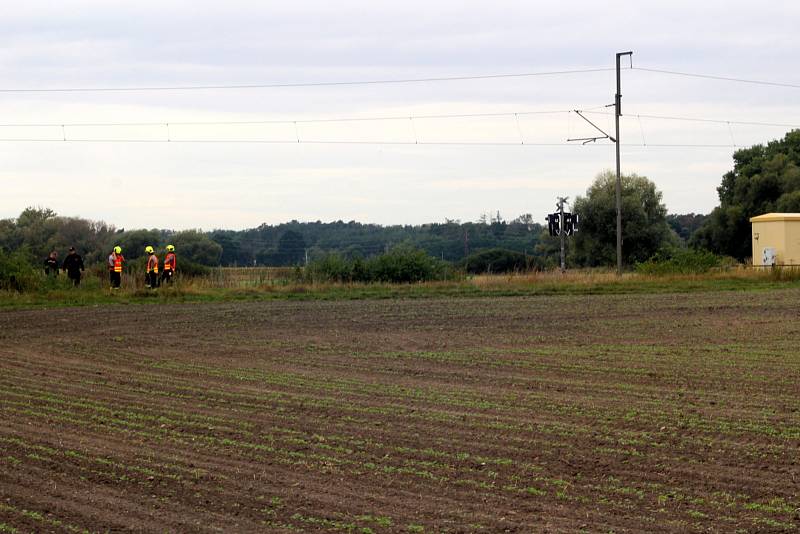 Tragická nehoda se stala na polním přejezdu mezi Nymburkem a Hořátví.