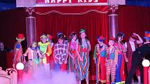 Děti z Masarykovy základní školy v Dymokurech nacvičily opravdový cirkusový program. 