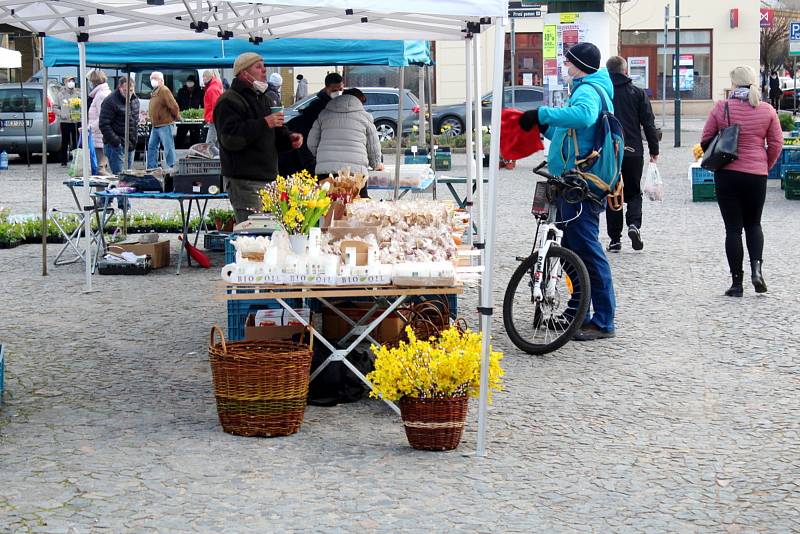 Farmářské trhy na náměstí Přemyslovců v Nymburce.