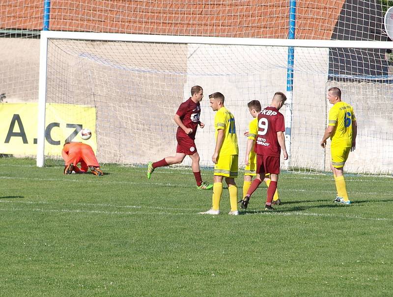 Z fotbalového utkání krajského přeboru Vykáň - Bohemia Poděbrady (1:4)