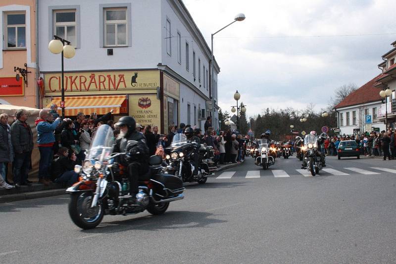 Motorkáři dorazili do Poděbrad