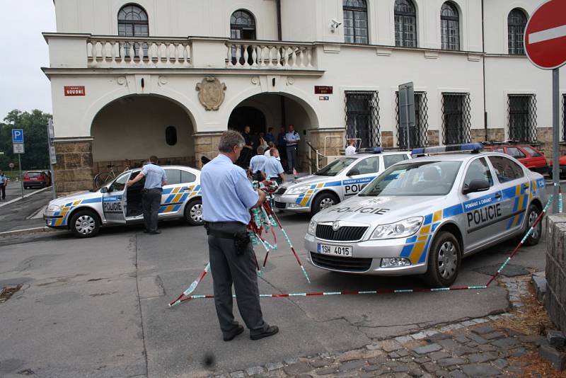 Ohlášená bomba na nymburském soudu