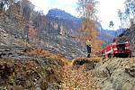 Výpomoc dobrovolných hasičů z Nymburka při hašení požáru v Národním parku České Švýcarsko.