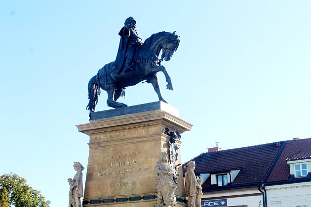 Socha krále Jiřího na poděbradském náměstí se stane národní kulturní památkou