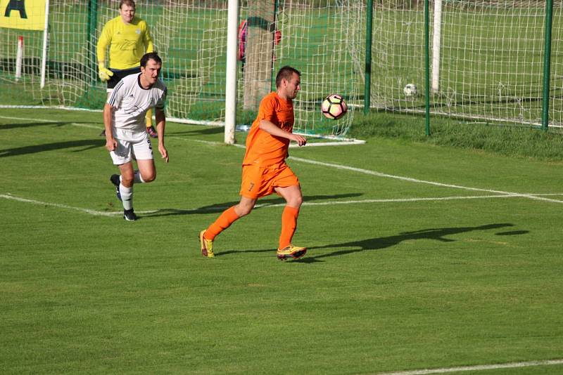 Z fotbalového utkání krajského přeboru Semice - Poříčany (1:0)