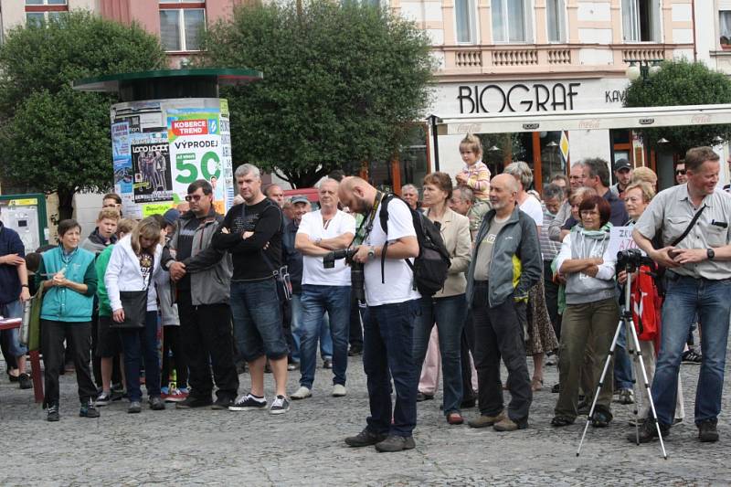 Již třetí demonstrace Nymburáků proti zinkovně AZOS CZ.