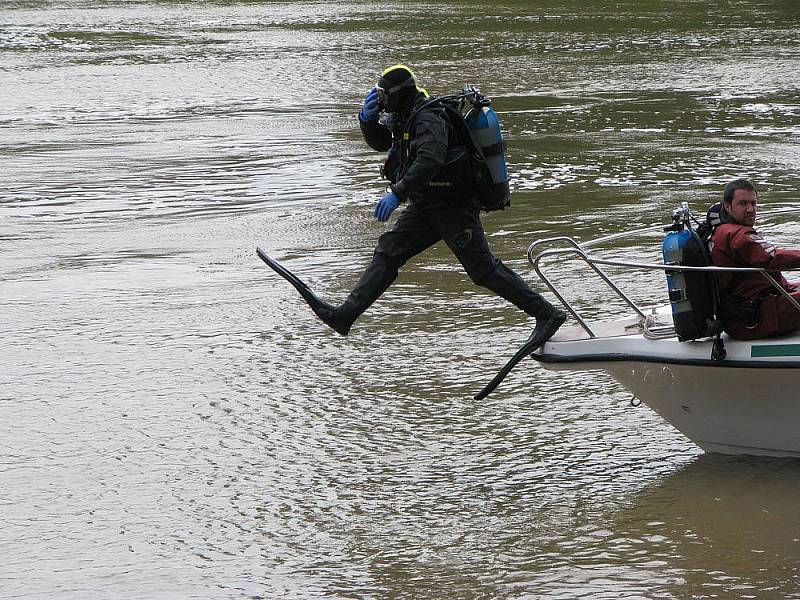 Ze Dne s Policií s dětmí z dětského domova v Senožatech