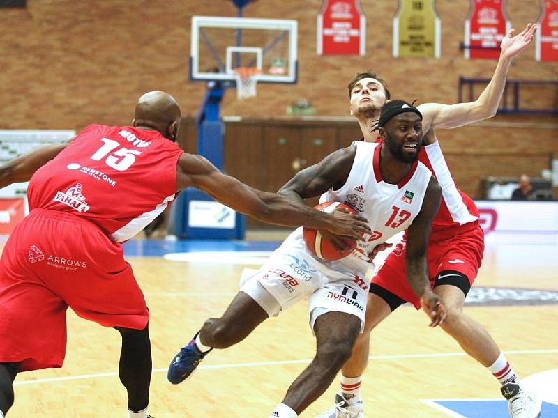 Z basketbalového utkání Kooperativa NBL Nymburk - Olomoucko (96:83)