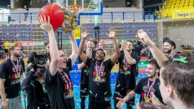 Šampioni. Basketbalisté Nymburka mají za sebou opět neuvěřitelnou sezonu, dařilo se jim na třech frontách