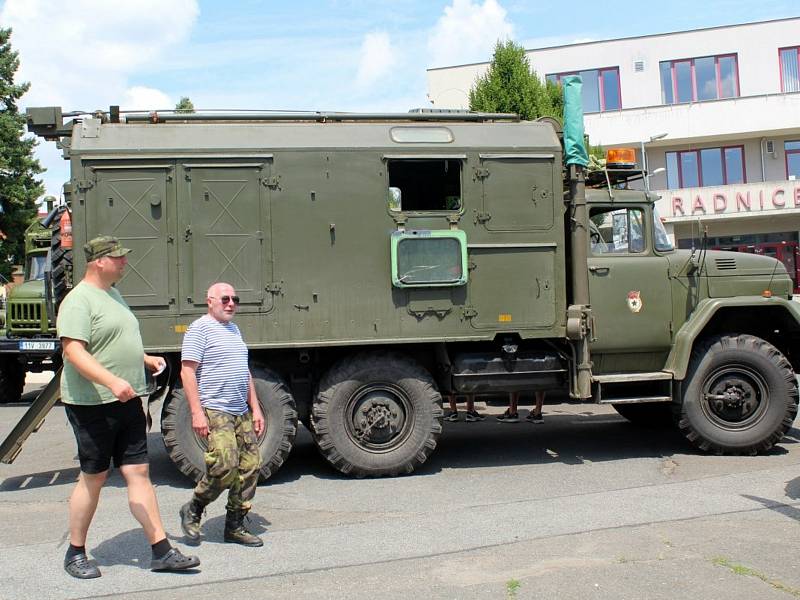 Z oslavy 30 let od odchodu posledních sovětských okupačních vojáků v Milovicích.