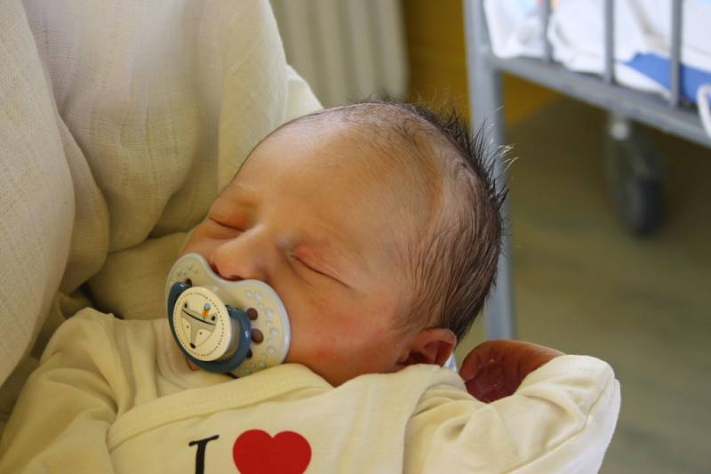 O FILÍPKOVI VĚDĚLI. FILIP TUČEK  je klouček narozený 17. září 2017 v 16.43 hodin s mírami 2 980 g a 48 cm. Domů do Brandýsa nad Labem si jej nadšeně odvezli maminka Štěpánka a táta Filip.   