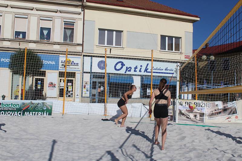 Náměstí Přemyslovců hostí Týden beach volejbalu.