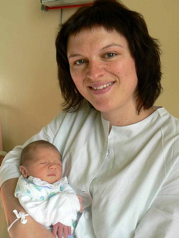 100% OČEKÁVANÝ KLUK. Tím je Tobiáš Nohejl, který se rodičům Michaele a Martinovi narodil ve středu 24. září v 15.38 hodin. Prvorozený měřil 48 centimetrů a vážil rovná tři kila.