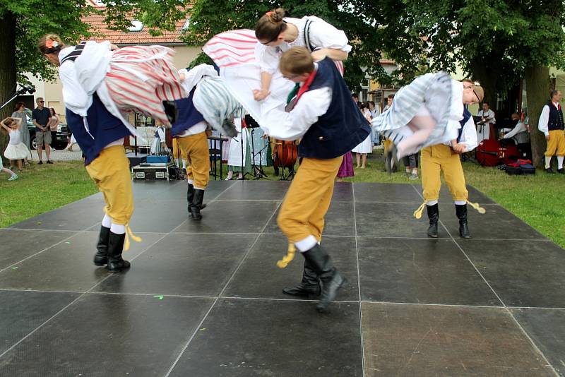 Z folklorního festivalu Polabská vonička.