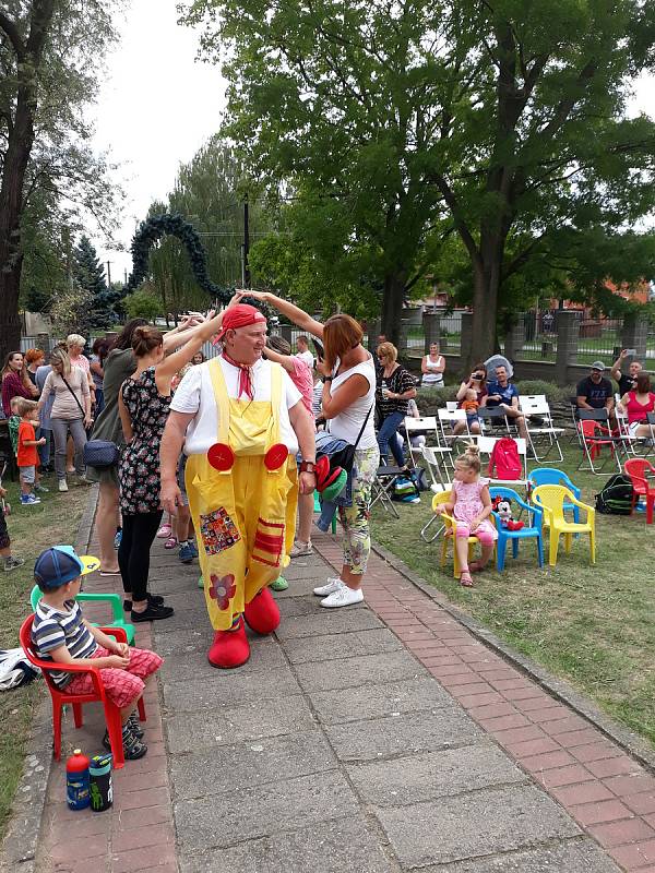 Oslavy školy v Ostré rozprostřeli organizátoři do několika dnů.