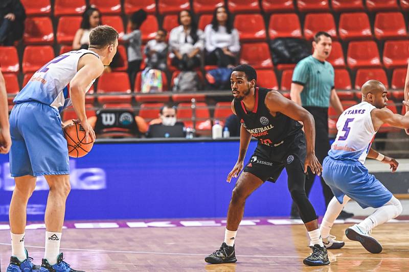 Z basketbalového utkání Ligy mistrů  Igokea - Nymburk (76:69).