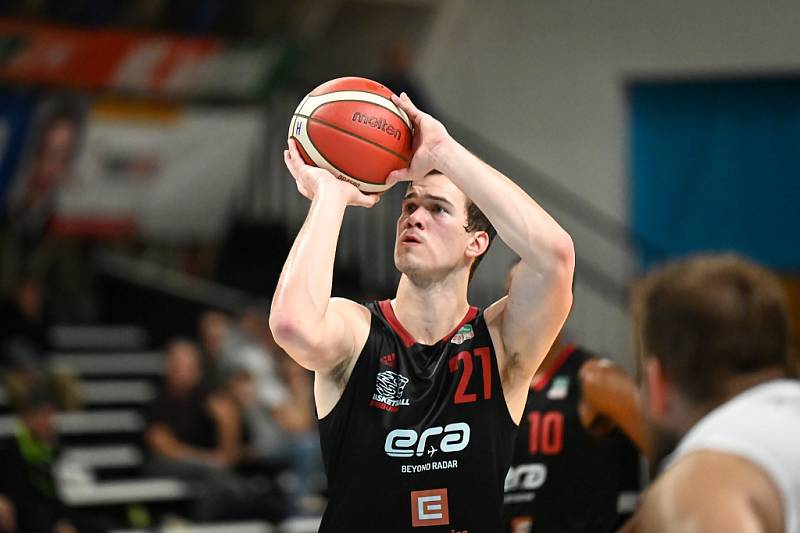 Z basketbalového utkání Kooperativa NBL Ostrava - Nymburk (75:101)