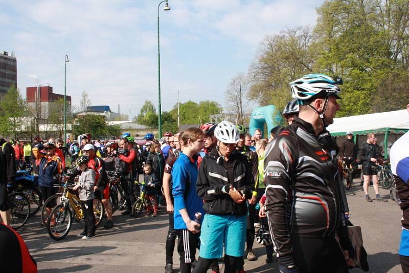 Postřižinského cyklootvíráku se zúčastnilo dvanáct set lidí. 