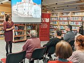 Setkání s absolventy Gymnázia Bohumila Hrabala v Městské knihovně v Nymburce: Eva Hazdrová Kopecká.