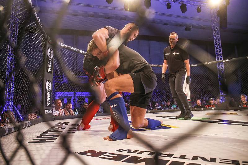 Galevečer MMA GCF 61 Cage Fight Nymburk se ve Sportovním centru konal v neděli 26. ledna.