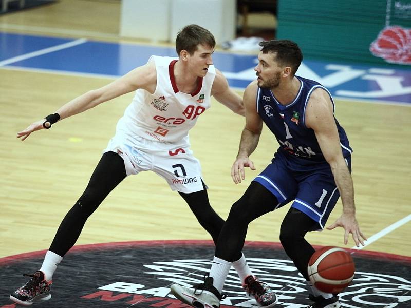 Z basketbalového utkání Kooperativa NBL Nymburk - Kolín (85:87)