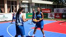 Mezinárodní turnaj v basketu tři na tři se hrál na poděbradské kolonádě.