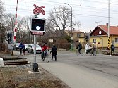 Železniční přejezd na ulici Zbožská v Nymburce, jeden z nejvyužívanějších ve městě.